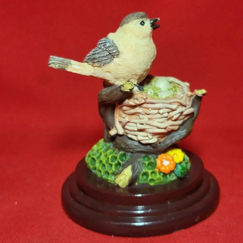 VTG Polystone Bird Perched on Nest of Eggs Figurine Home Decor